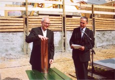 Grundsteinlegung des Studienzentrums und des Tiefmagazins der Herzogin Anna Amalia Bibliothek am 22.5.2002 (mit Hellmut Seemann)